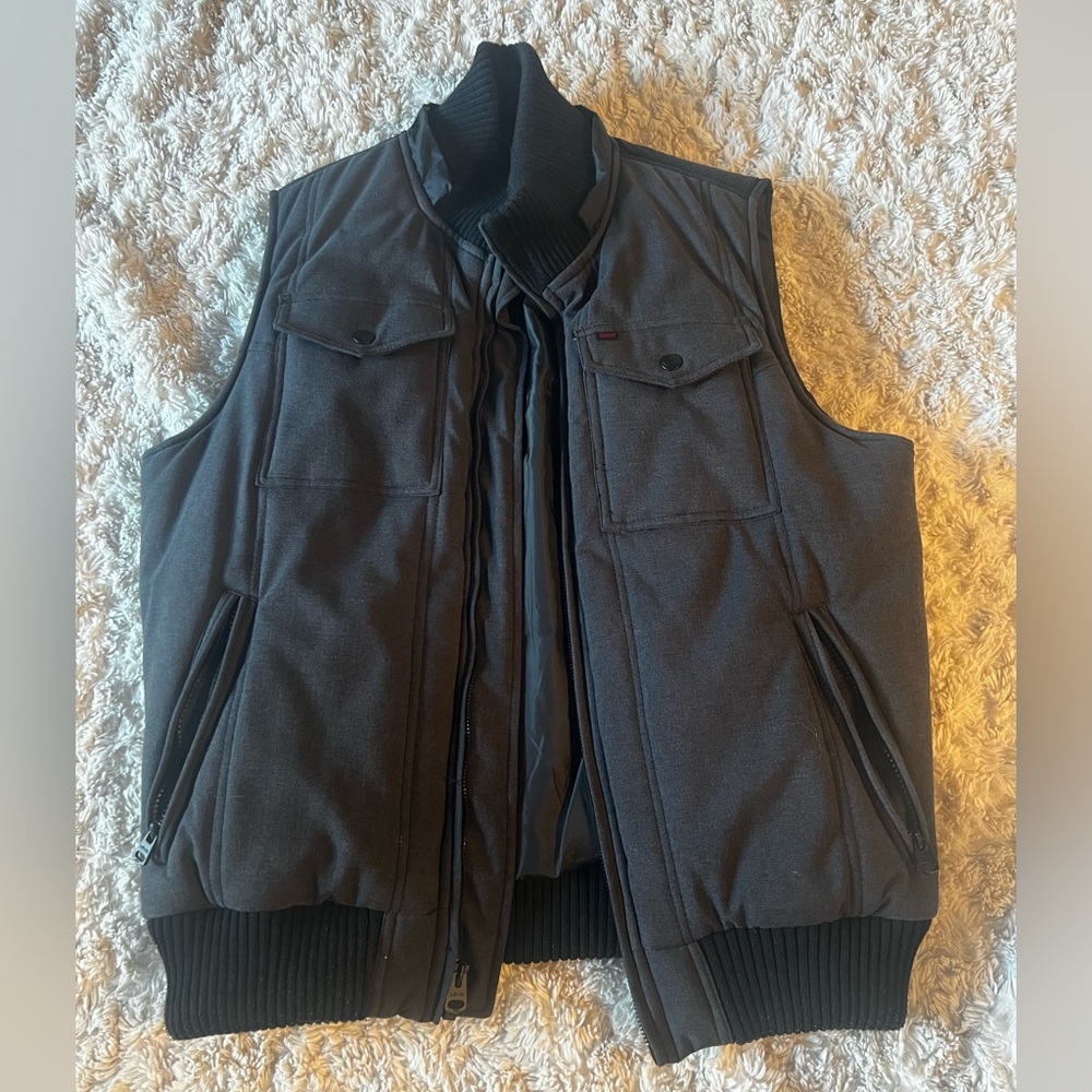 Levi’s Puffer Vest
